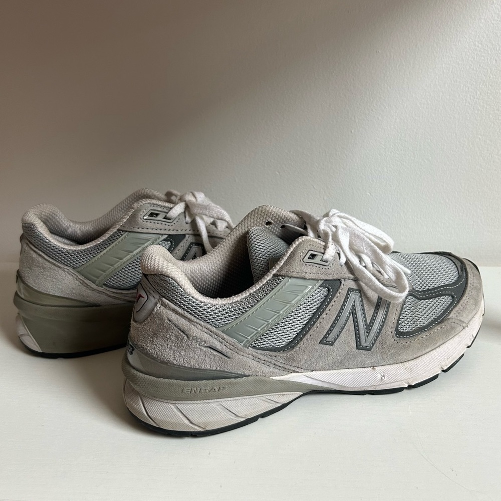 New Balance Women’s 990v5 Size 7.5
